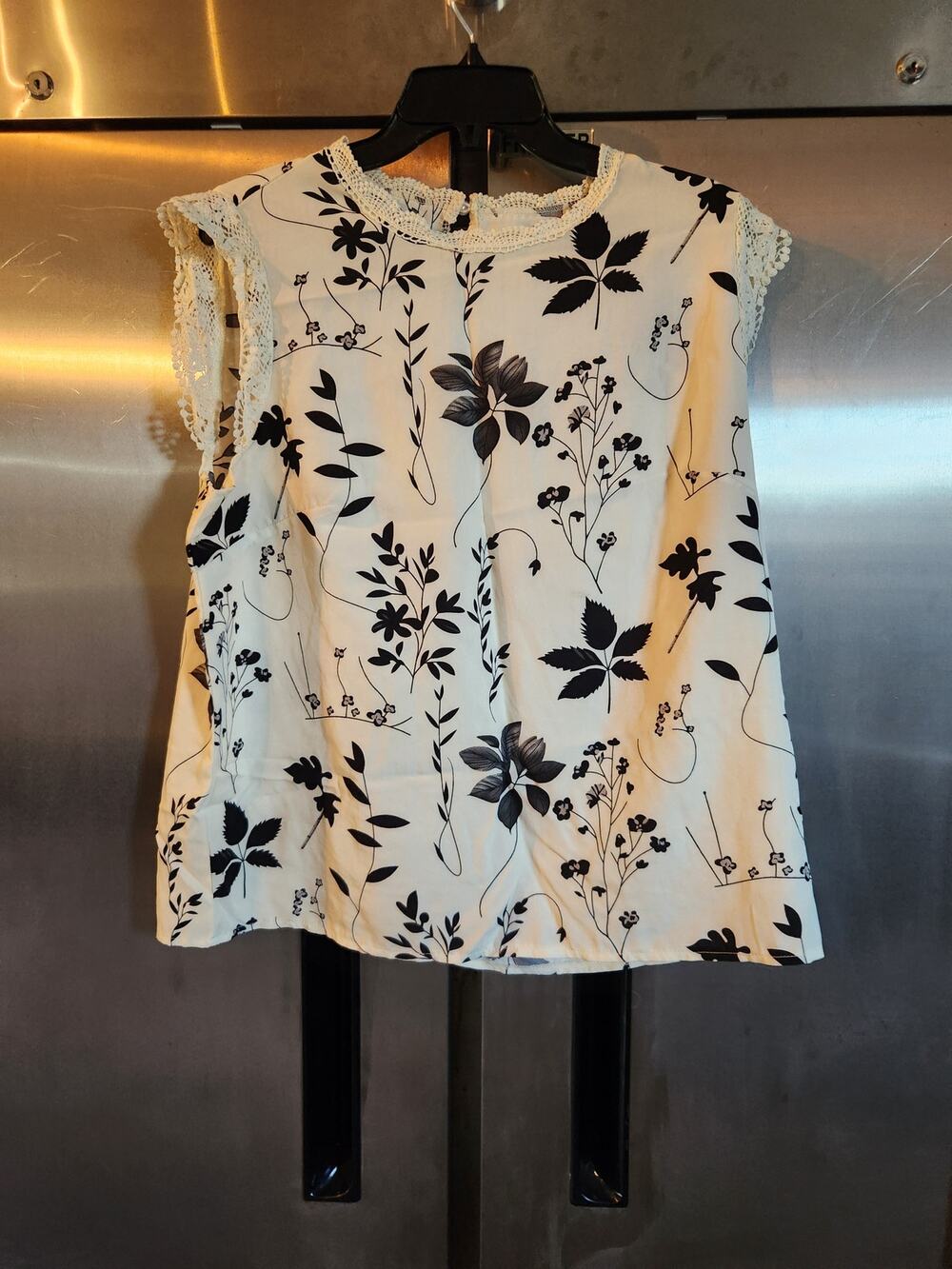 Shein Ivory Black Floral Print Crochet Trim Sleeveless Top Size XXL